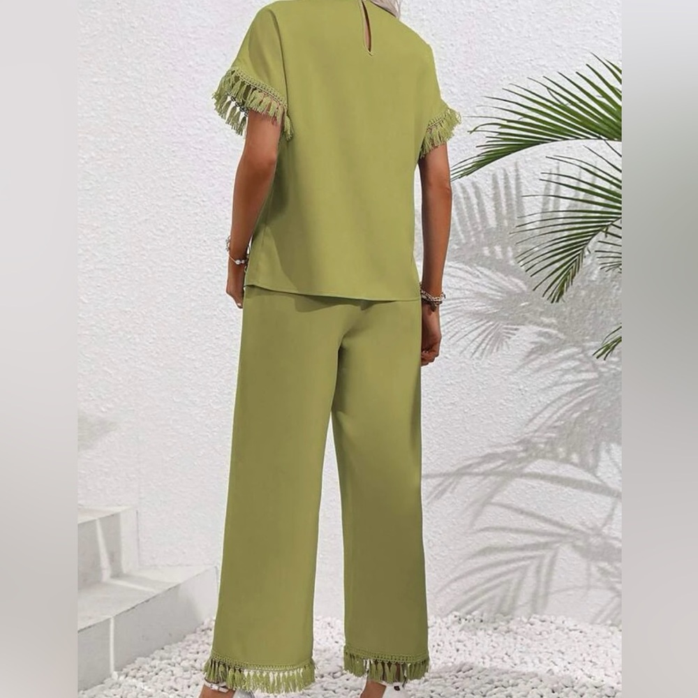 Cute, classy & a little sassy Lune Top and Pants - Picture 6 of 6